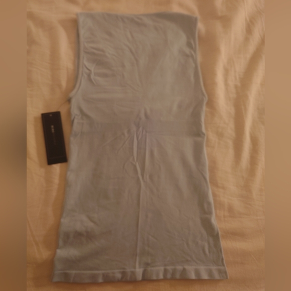 NWT Aqua BCBG MaxAzria "Mistie" essential Seamless Tank Top Built In Bra XS / S - Picture 9 of 10